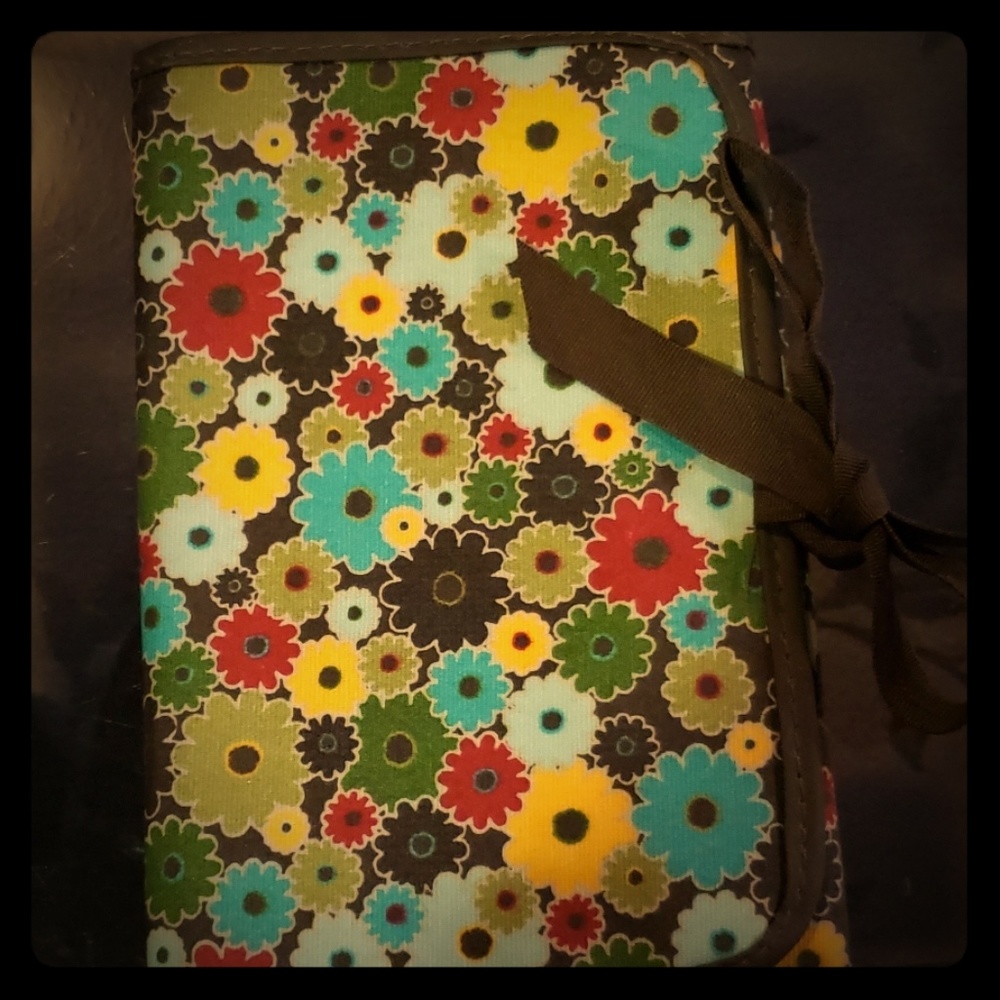 Thirty-one fold n go organizer